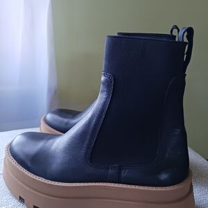 Steve Madden Chelsea Size 37/6  platform lug heel  boots